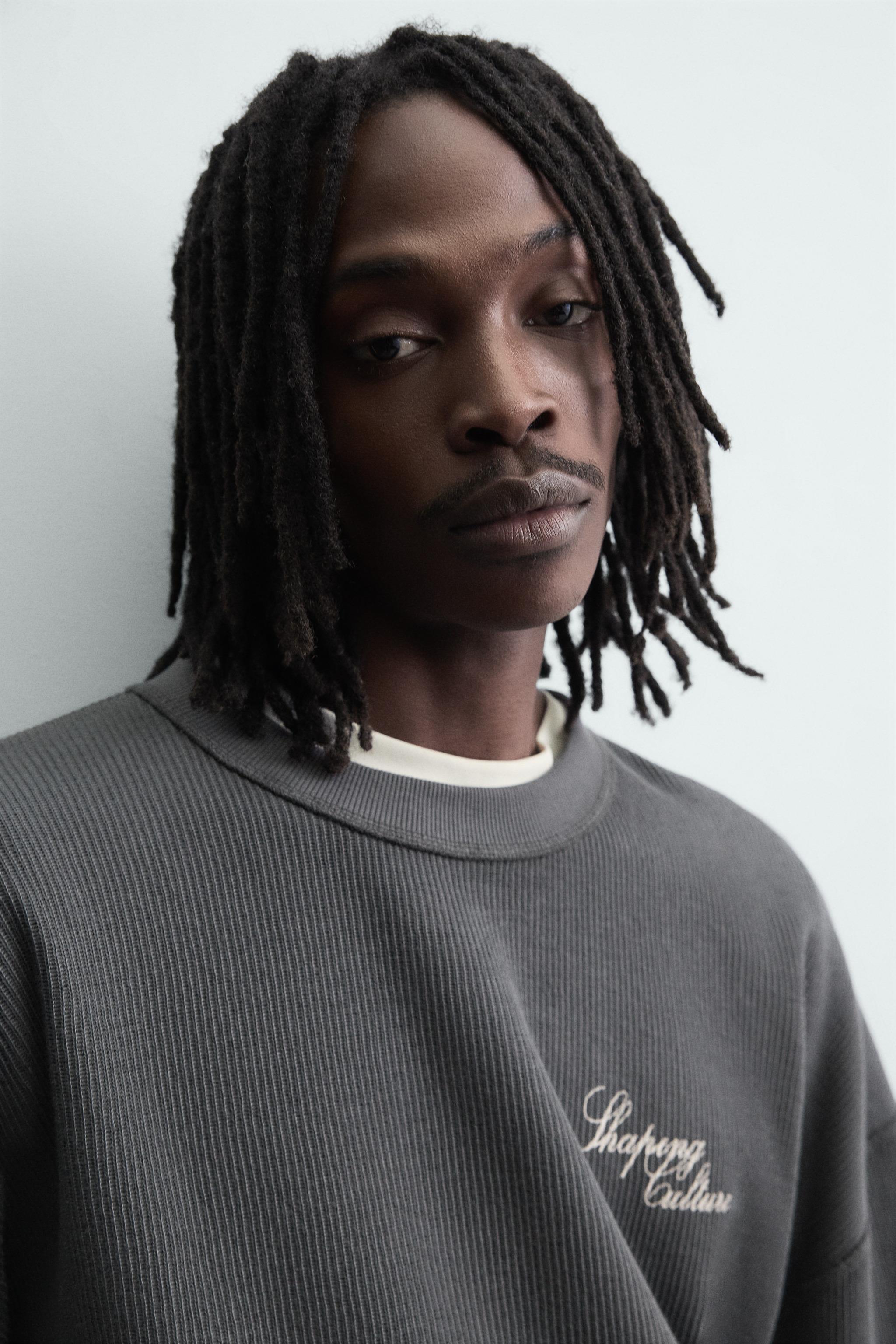 TEXTURED PRINTED TEXT SWEATSHIRT